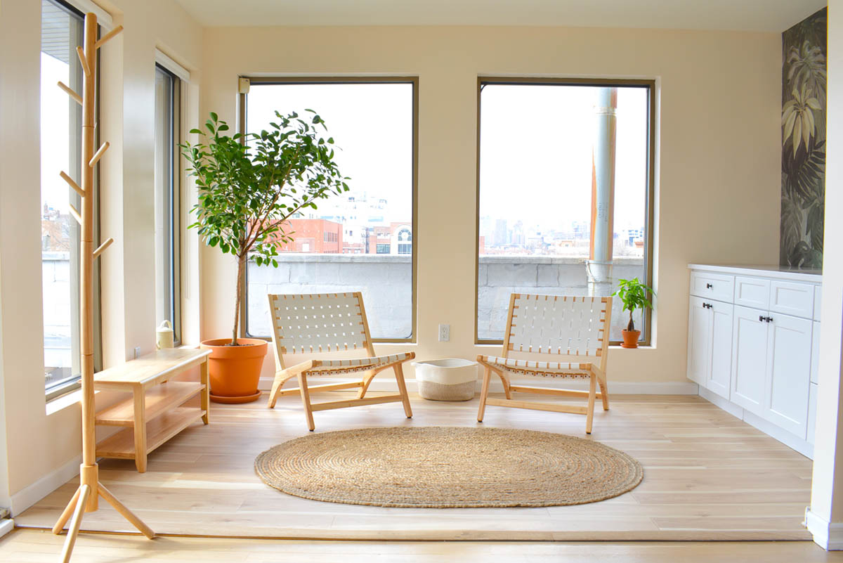 perfect-posture-pilates-rooftop-reception Perfect Posture Pilates Rooftop Location in Astoria Reception area